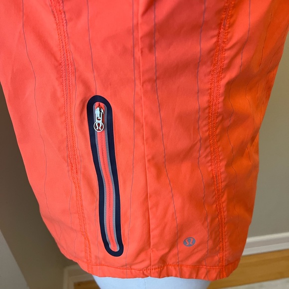 Lululemon Run: Get Up And Glow Jacket *Reflective 360 - Picture 7 of 9